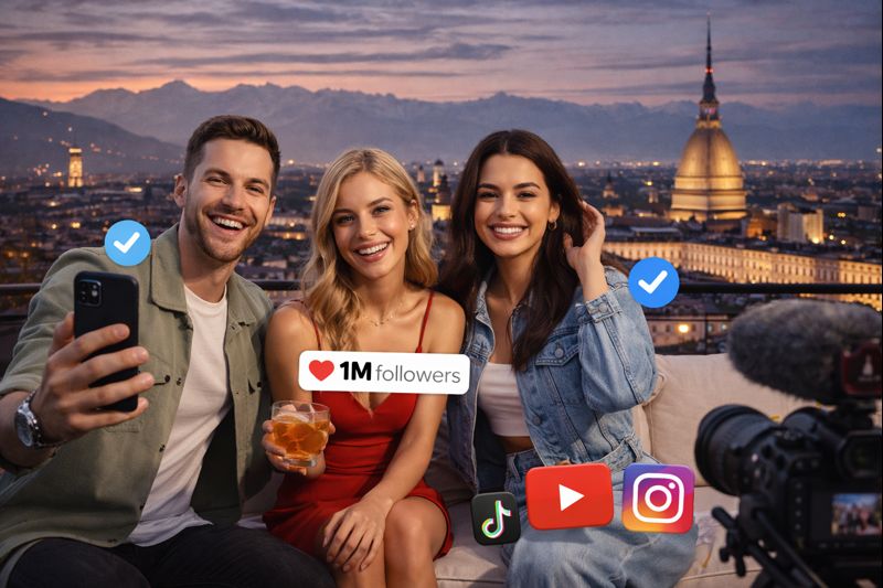 Influencer e content creator a Torino durante un evento, con la Mole Antonelliana sullo sfondo, gestiti da Alex Carrera Show Management